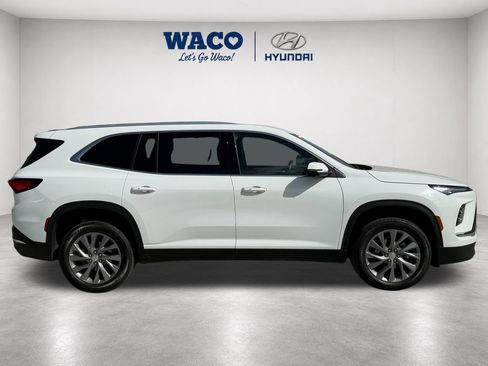 Used 2025 Buick Enclave Preferred FWD image 9