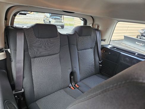 Used 2008 Jeep Commander Sport image 16