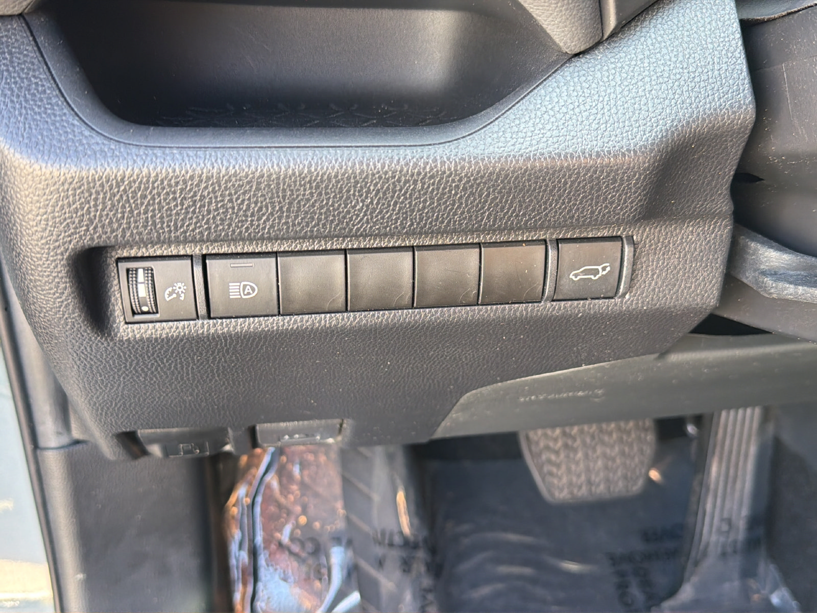 Used 2023 Toyota RAV4 XLE w/ Convenience Package FWD image 19
