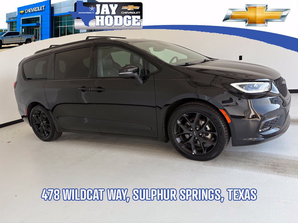 Used 2025 Chrysler Pacifica Limited FWD image 1