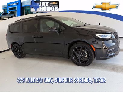 Used 2025 Chrysler Pacifica Limited
