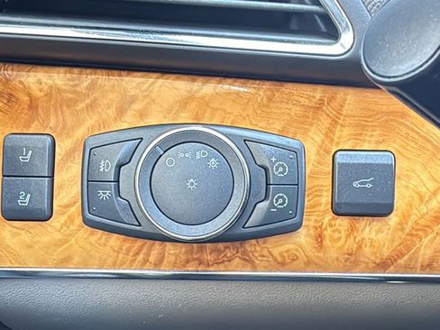 Used 2011 Lincoln MKX 2WD w/ Wood Pkg image 17