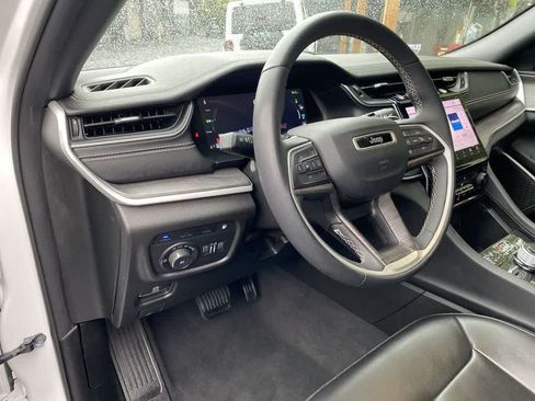 Used 2024 Jeep Grand Cherokee Limited 4xe AWD/4WD image 2