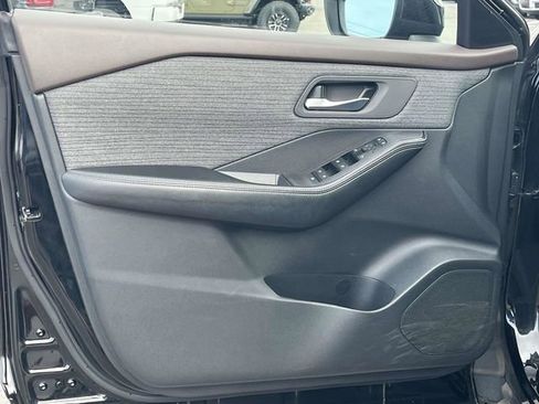 Used 2023 Nissan Rogue SV image 14