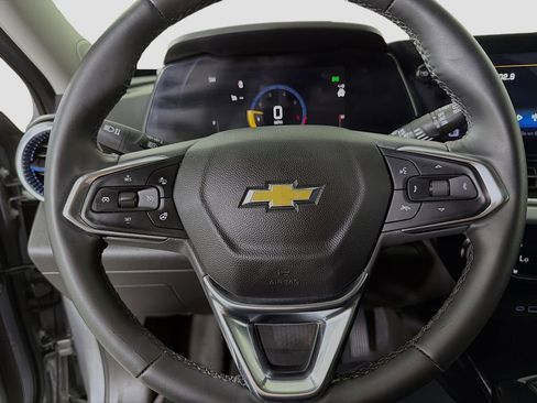Used 2025 Chevrolet Trax LT w/ LT Convenience Package FWD image 14