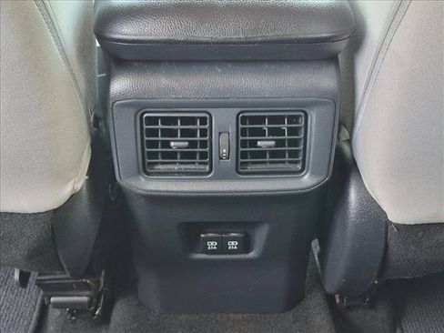 Used 2019 Toyota RAV4 XLE FWD image 16