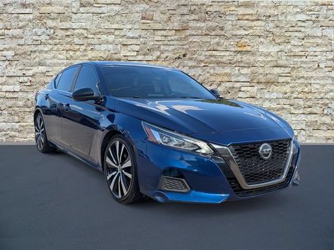 Used 2019 Nissan Altima 2.5 SR FWD image 2
