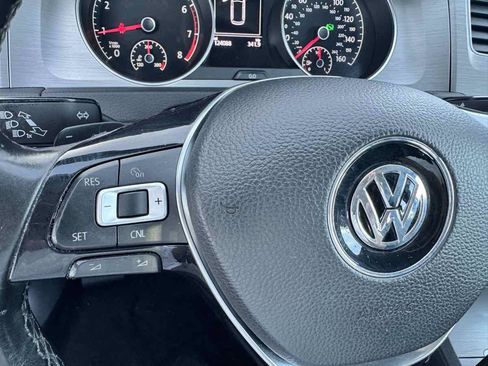Used 2016 Volkswagen Golf S FWD image 41