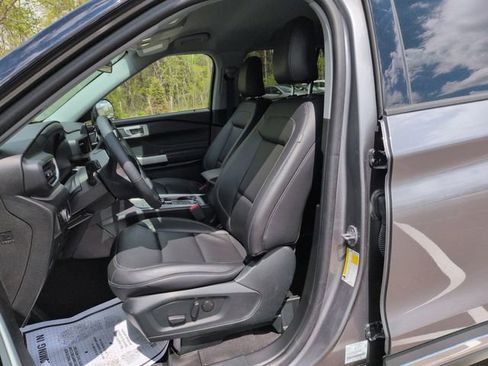 Used 2024 Ford Explorer XLT w/ Equipment Group 202A AWD/4WD image 13