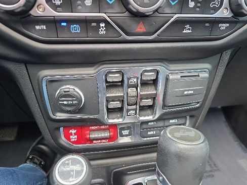 Used 2023 Jeep Wrangler Unlimited Rubicon 4xe w/ Steel Bumper Group AWD/4WD image 31