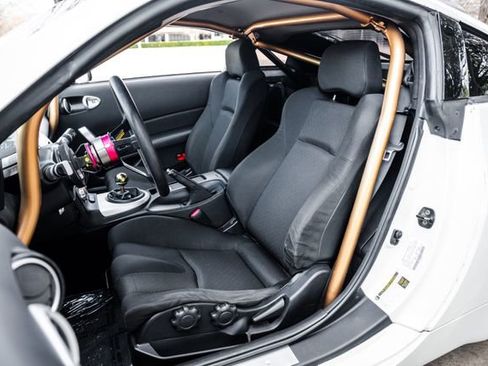 Used 2006 Nissan 350Z Coupe w/ (N93) Cargo Convenience Pkg image 5