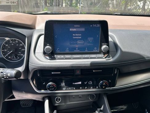 Used 2021 Nissan Rogue SV w/ Premium Package FWD image 18