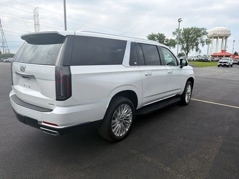 Used 2025 Cadillac Escalade ESV Premium Luxury AWD/4WD image 4