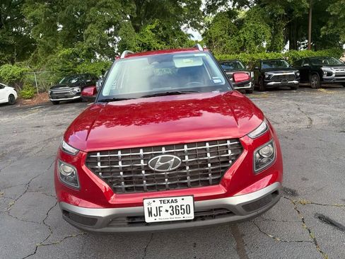 Used 2025 Hyundai Venue SEL FWD image 4