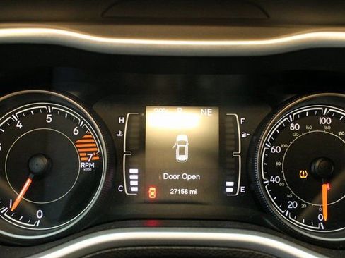 Used 2017 Jeep Cherokee Sport image 23