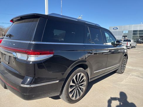 Used 2024 Lincoln Navigator Reserve image 3