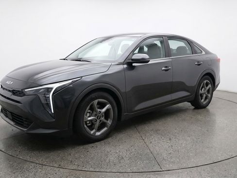 Used 2025 Kia K4 FWD image 3