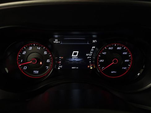 Used 2019 Dodge Charger SXT image 18