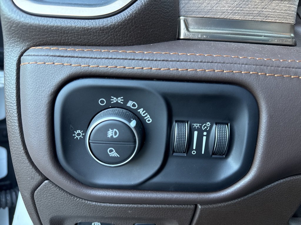 Used 2025 RAM 1500 Limited AWD/4WD image 25