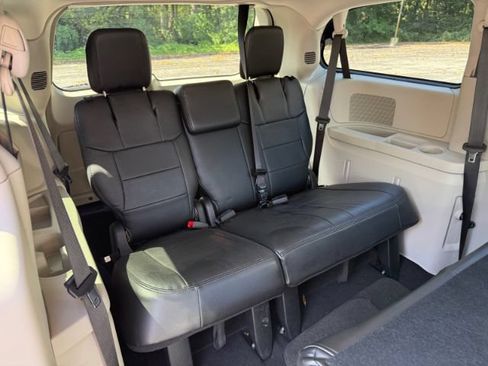 Used 2017 Dodge Grand Caravan SE w/ Power Window Group FWD image 19