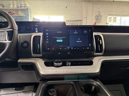 Used 2025 Ford Expedition Active AWD/4WD image 16