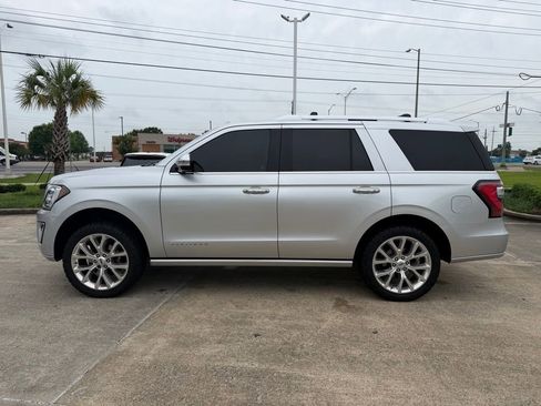 Used 2018 Ford Expedition Platinum RWD image 2