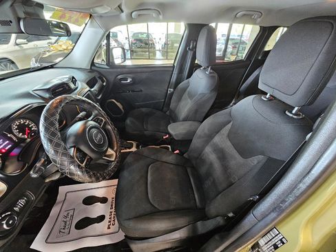 Used 2015 Jeep Renegade Latitude w/ Popular Equipment Group AWD/4WD image 26