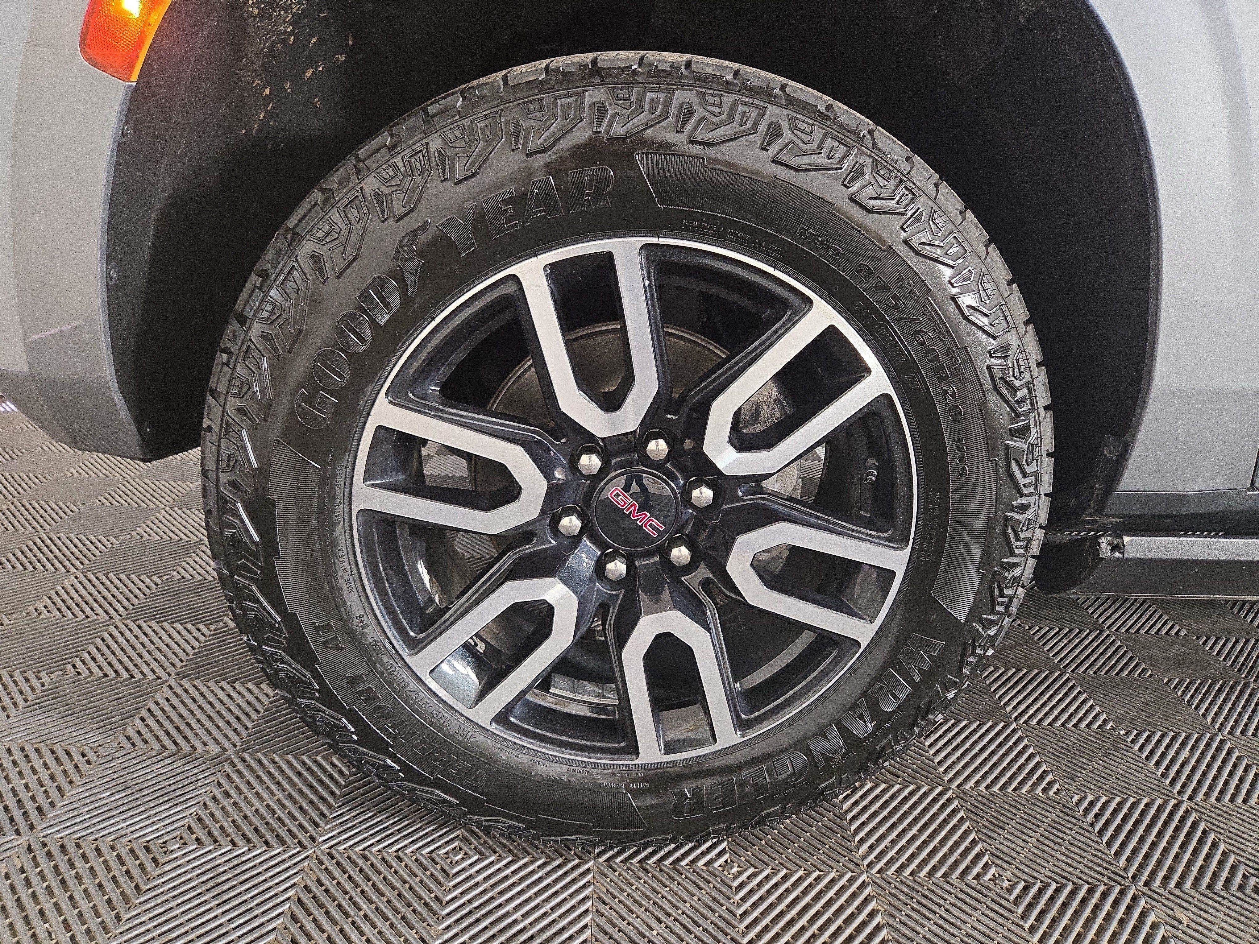 Certified 2023 GMC Yukon AT4 w/ AT4 Premium Plus Package AWD/4WD image 35