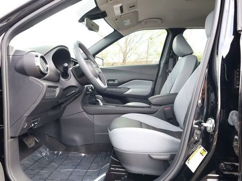 Used 2023 Nissan Kicks SR w/ SR Premium Package image 13