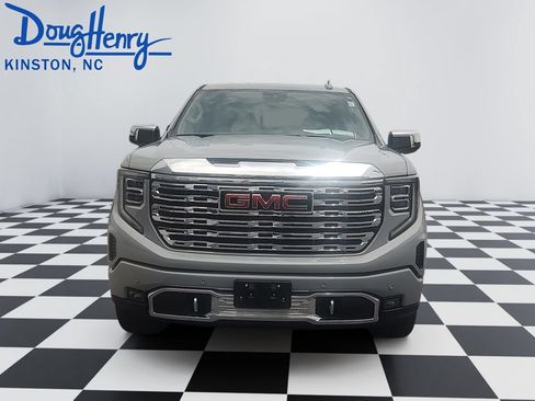 Used 2025 GMC Sierra 1500 Denali w/ Denali Reserve Package AWD/4WD image 8
