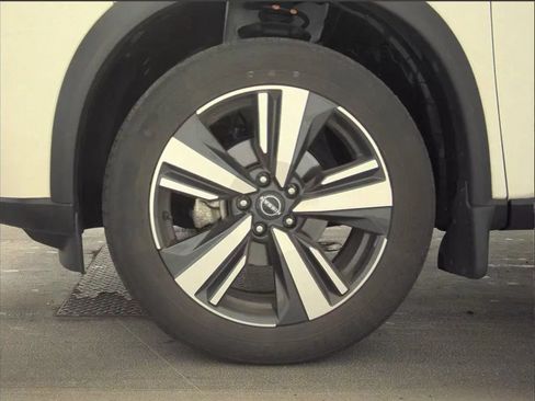 Used 2023 Nissan Rogue SL AWD/4WD image 12