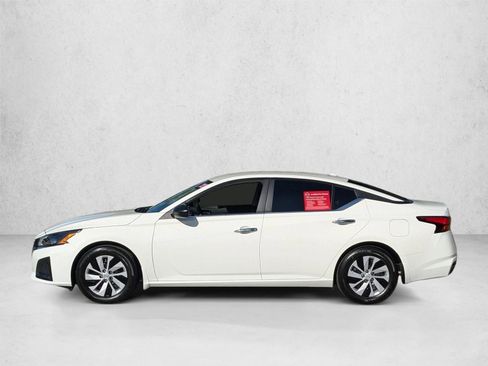 Certified 2025 Nissan Altima 2.5 S FWD image 9