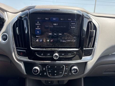 Used 2021 Chevrolet Traverse LT FWD image 31