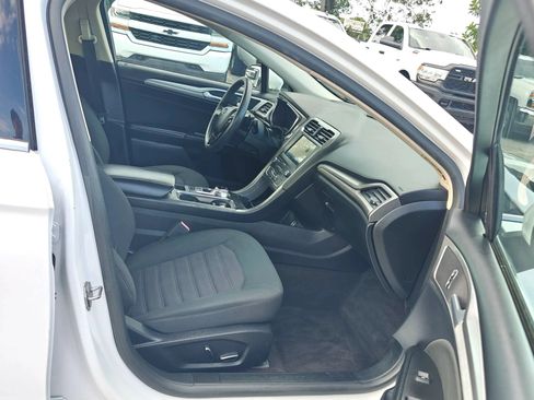 Used 2020 Ford Fusion SE AWD/4WD image 15