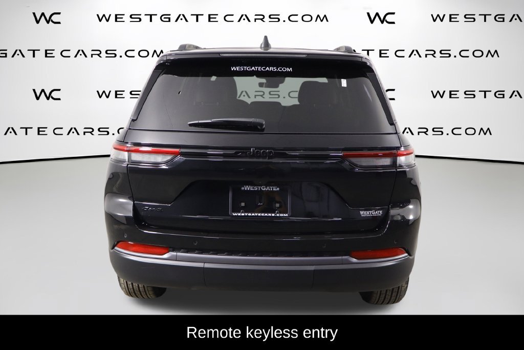 Used 2026 Jeep Grand Cherokee Altitude AWD/4WD image 4