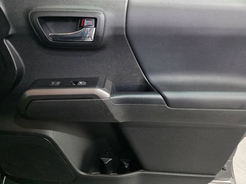 Used 2021 Toyota Tacoma TRD Off-Road AWD/4WD image 13