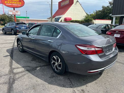 Used 2017 Honda Accord LX image 10