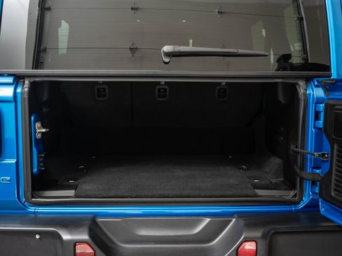 Used 2024 Jeep Wrangler Unlimited image 19