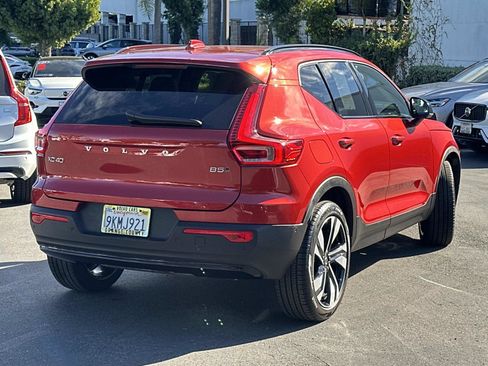 Certified 2024 Volvo XC40 B5 Plus w/ Climate Package image 4