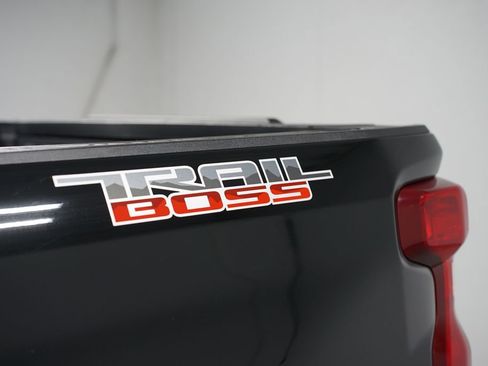 Used 2024 Chevrolet Silverado 1500 LT Trail Boss w/ Convenience Package II AWD/4WD image 11