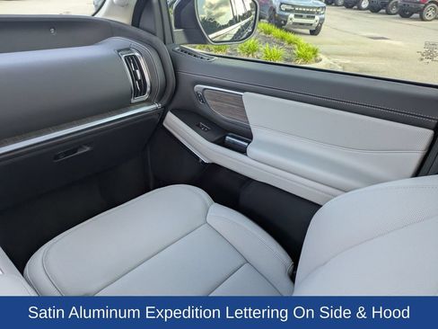 Certified 2025 Ford Expedition Max Platinum w/ Platinum Ultimate Package AWD/4WD image 22