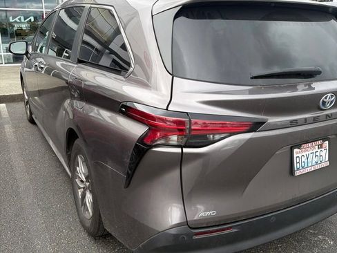 Used 2022 Toyota Sienna XLE AWD/4WD image 5