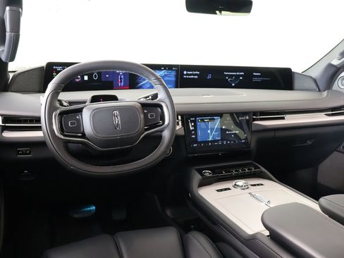 New 2025 Lincoln Navigator Reserve w/ Jet Appearance Package AWD/4WD image 2