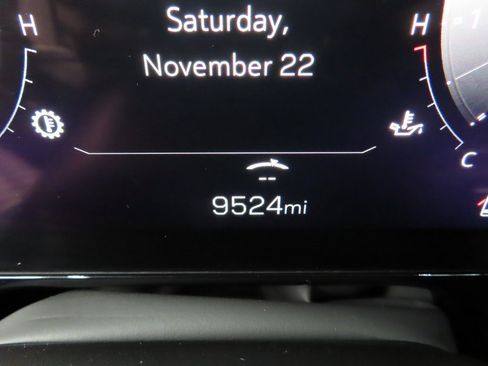 Used 2025 GMC Yukon AT4 Ultimate image 9