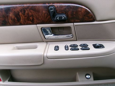 Used 2005 Mercury Grand Marquis GS image 16