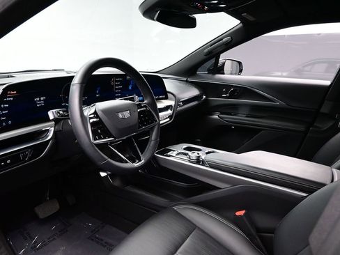 Used 2024 Cadillac Lyriq Luxury RWD image 8