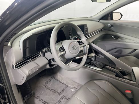 Used 2023 Hyundai Elantra SEL image 9