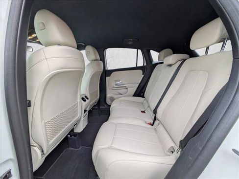 Used 2021 Mercedes-Benz GLA 250 4MATIC image 19