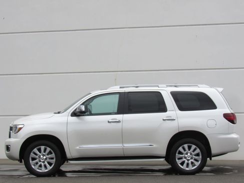 Used 2018 Toyota Sequoia Platinum AWD/4WD image 4