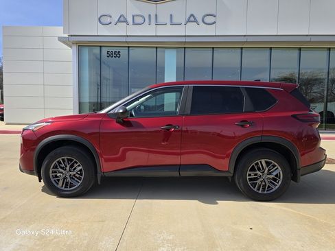 Used 2025 Nissan Rogue S image 2